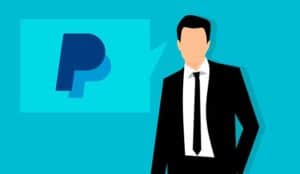 Człowiek mówiący o PayPal