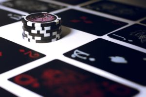 karty żetony poker