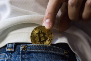 bitcoin w kieszeni spodni