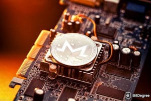 moneta monero leżąca na podzespołach